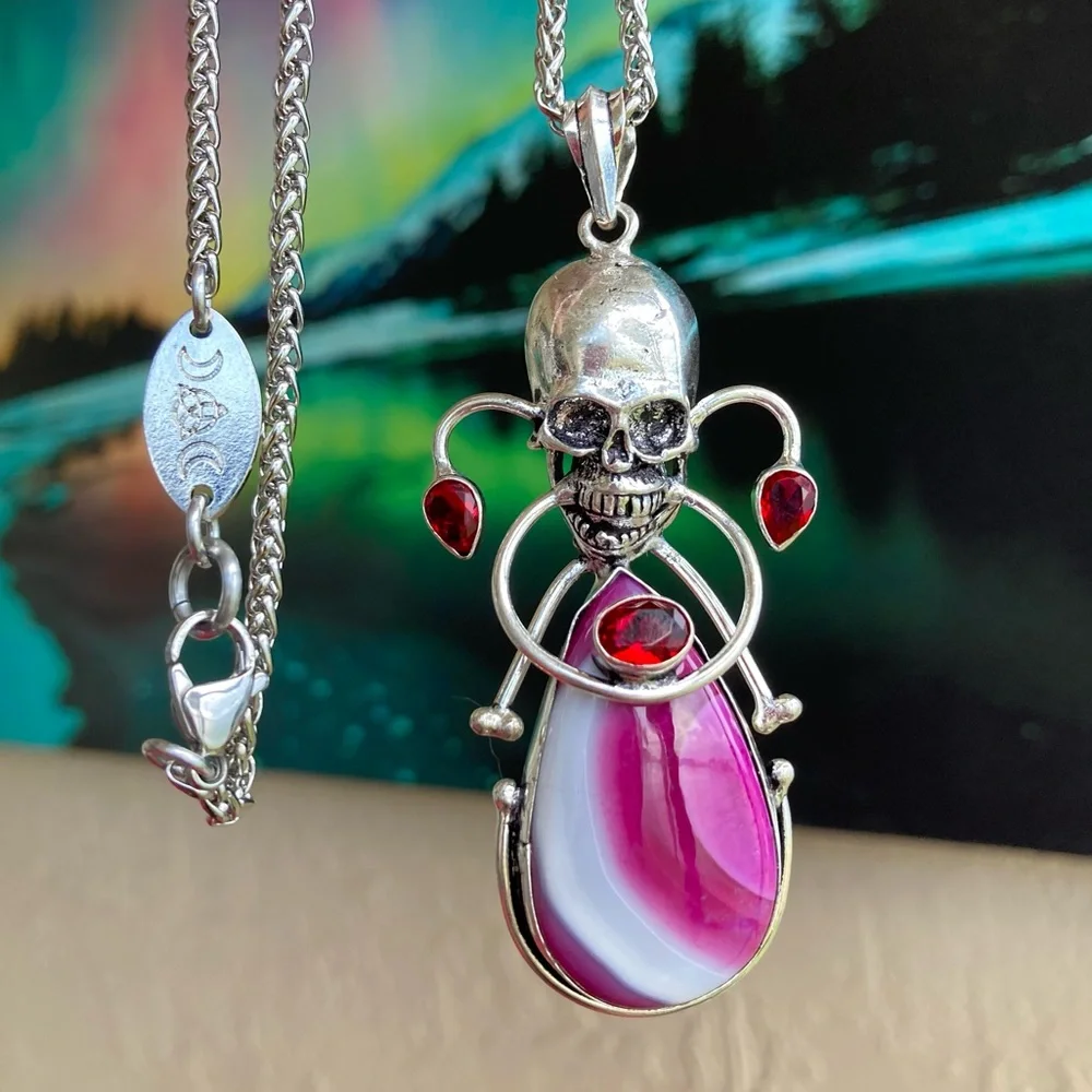Genuine white & fuchsia pink agate & garnet gemstones skull boho goth necklace - Picture 1 of 11